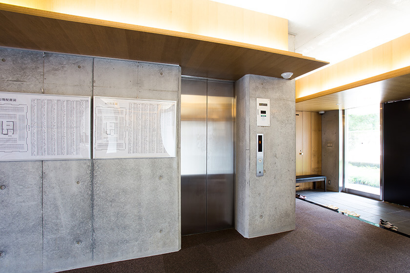 3階建て納骨堂にはエレベーターを完備