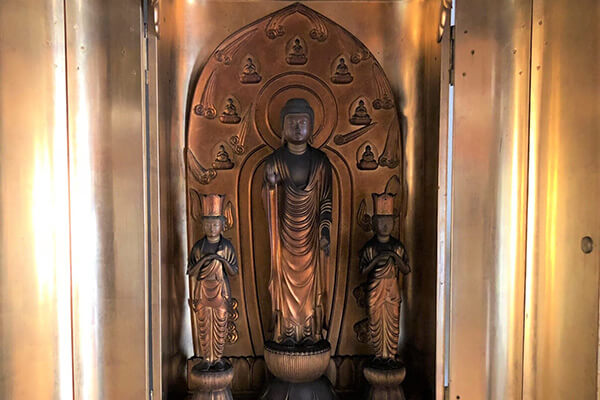高田の本寺の一光三尊仏像（模刻）