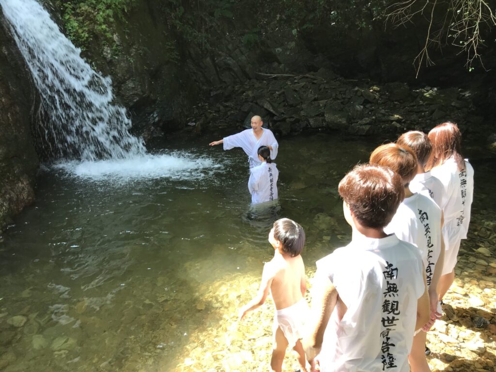 滝行