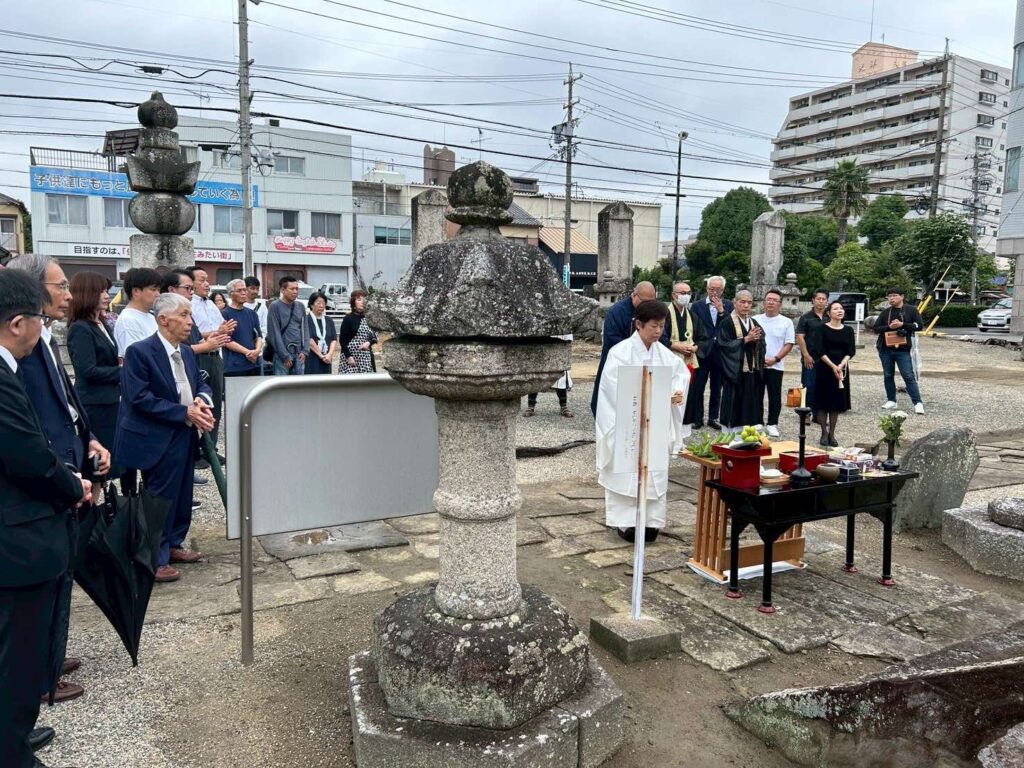祝詞を読み上げる多田宮司