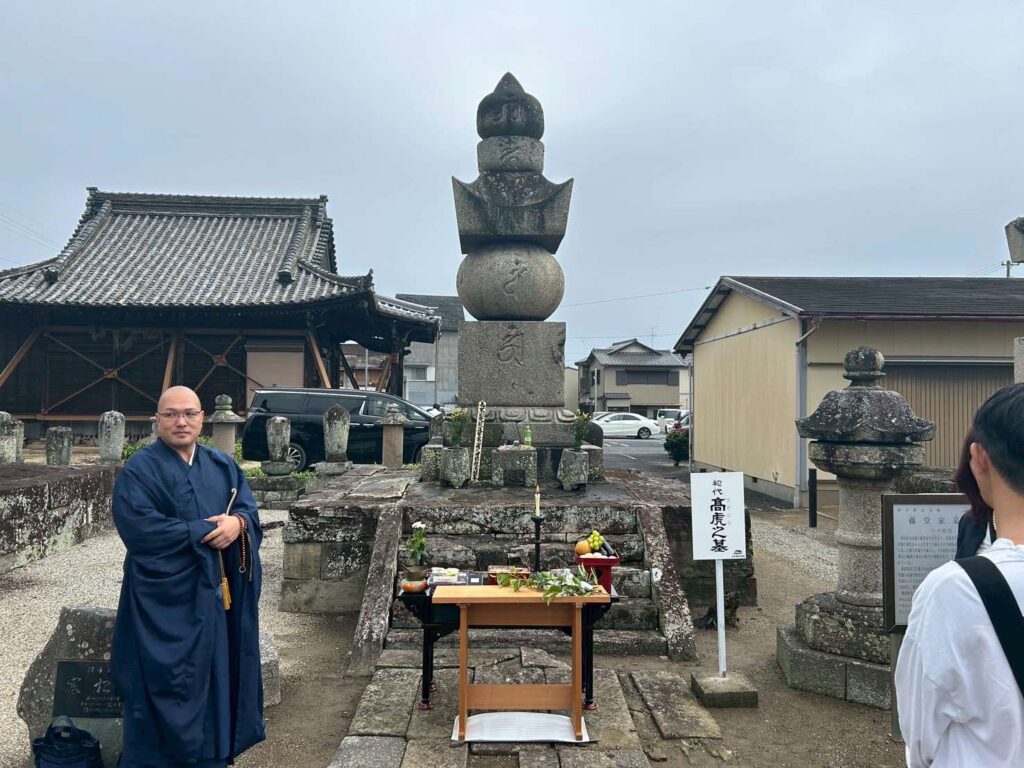 寒松院にある藤堂高虎公のお墓