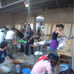 炊き出し開始数日後のにぎやかな様子