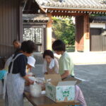 宝國寺さんでの炊き出し初日の様子