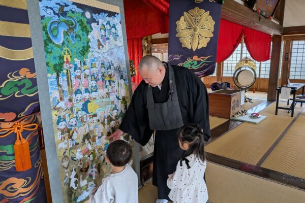 涅槃図と子どもたち